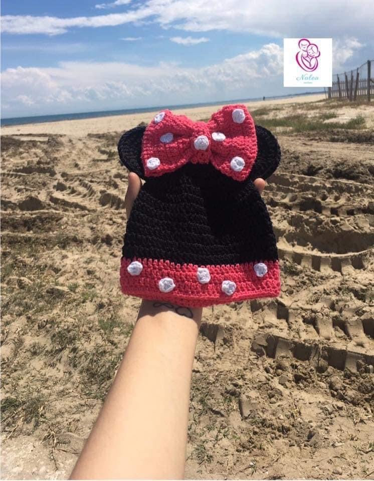 Cappello con fiocco a pois