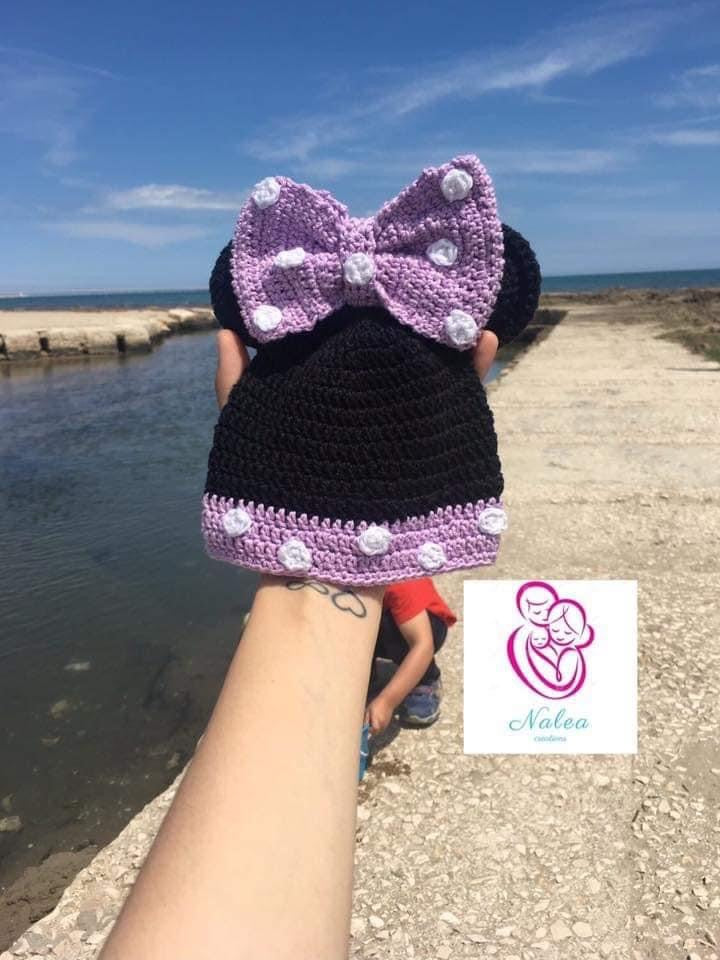 Cappello con fiocco a pois